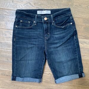 Levi Strauss Signature Bermuda Shorts Size 2 - NO SCAMMERS PLEASE